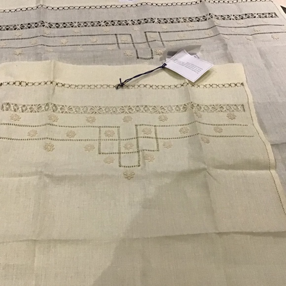 -Set of Bath and Hand Towels Handmade and hand embroidered in lovely ecru colour - Picture 1 of 11